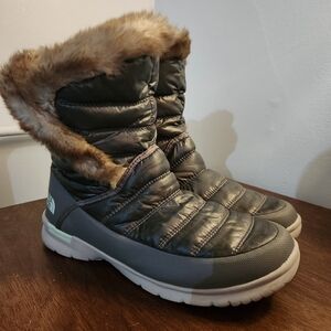 Womens North Face puffer boots